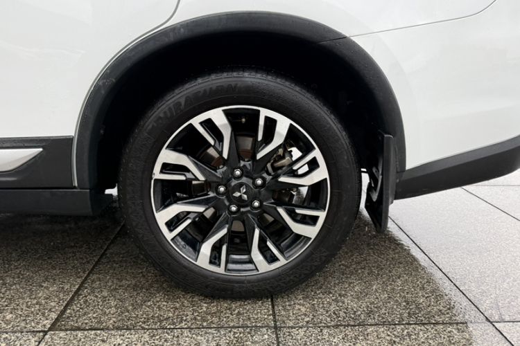 Used Mitsubishi Outlander 2019 2.0L Two-Wheel Drive Comfort Edition 5 Seats China V Standard