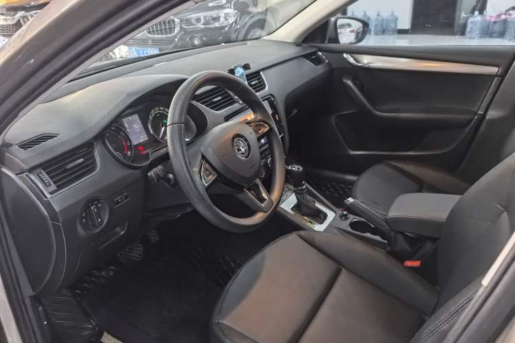 Used Skoda Octavia 2019 1.5L Automatic SmartDrive Comfort Edition China VI Standard
