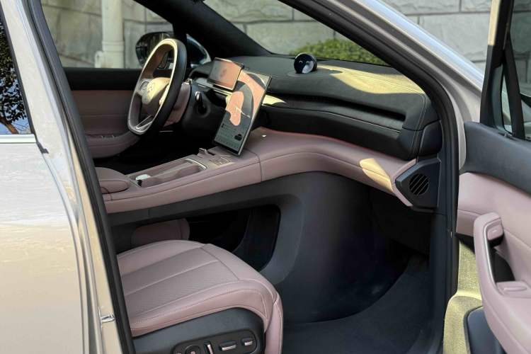 Used Nio EC6 2023 75 kWh