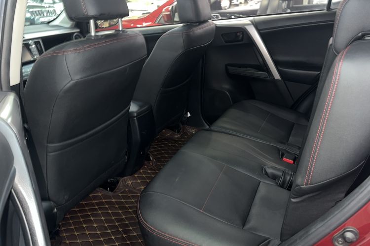 Used Toyota RAV4 2016 2.0L CVT Two-Wheel Drive Fashion Edition China V Standard
