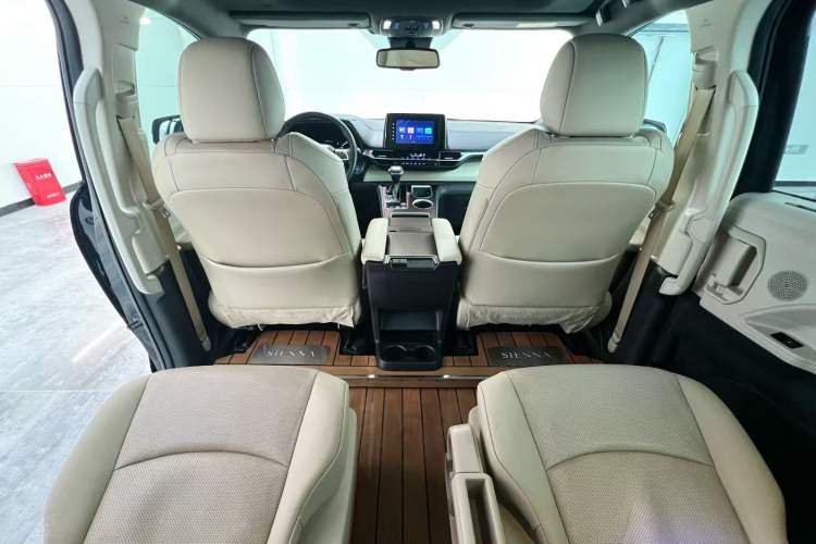 Used Toyota Sienna 2021 2.5L Hybrid Luxury Edition
