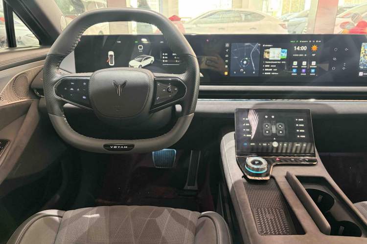 Used VOYAH PASSION 2024 PHEV Four-Wheel Drive Ultra-Long Range Flagship Model
