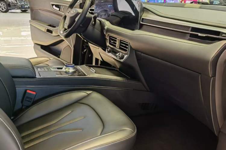 Used Ford Edge 2021 PLUS EcoBoost 245 Two-Wheel-Drive Platinum Edition 5 Seats
