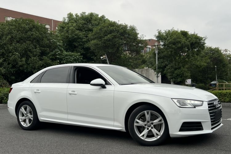 Used Audi A4L 2017 Plus 40 TFSI Ambition Model
