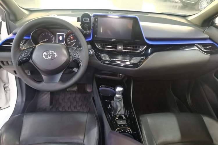 Used Toyota IZOA 2018 2.0L Yichi Version China VI Standard
