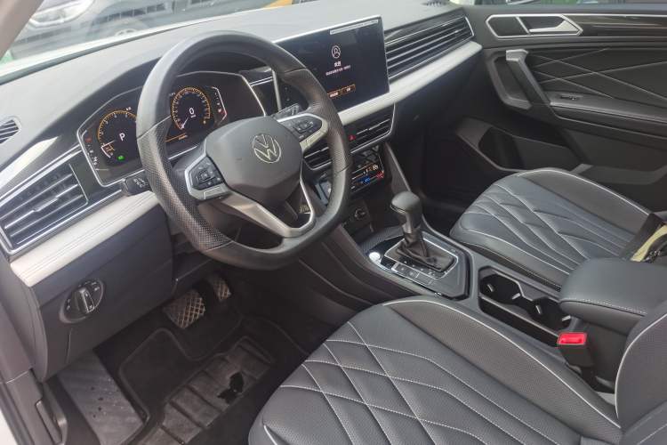 Used Volkswagen Tiguan L 2024 300TSI Automatic Two-Wheel Drive Smart Edition
