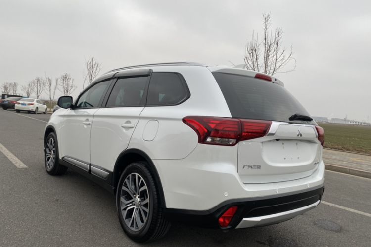 Used Mitsubishi Outlander 2018 2.0L Two-Wheel Drive Glory Edition 5 Seats