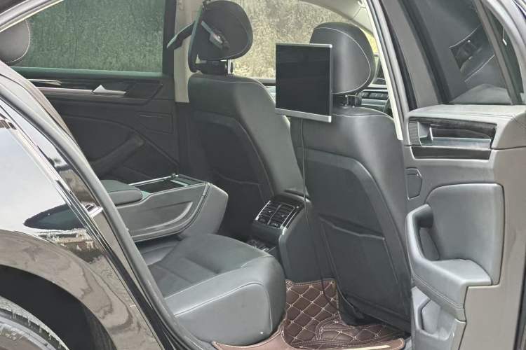 Used Volkswagen Phideon 2018 Revised Version 380TSI Two-Wheel Drive Business Edition
