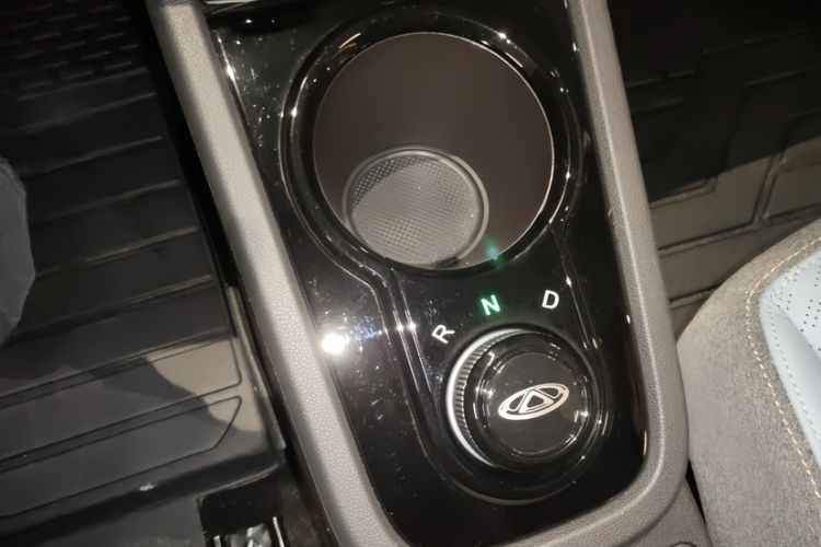 Used Chery Little Ant 2022 Revised Version Sweet Pink Edition Half-Sugar Version Lithium Iron Phosphate 30.7 kWh 30 kW 301 km
