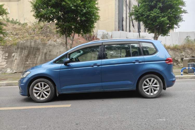 Used Volkswagen Touran 2016 Volkswagen Touran L 280TSI DSG Comfort Edition
