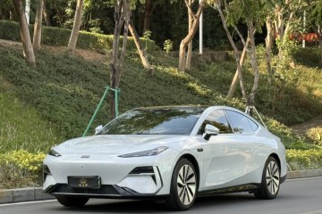 Used Geely Galaxy E8 2024 550 km Range Rear-Wheel-Drive PRO