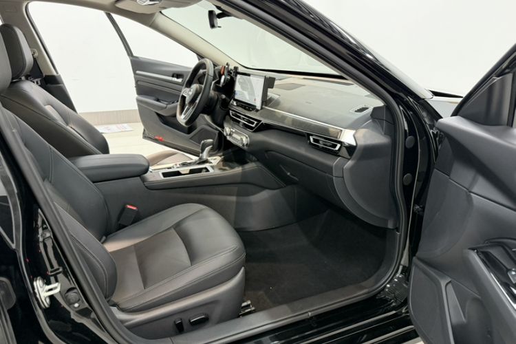 Used Nissan Teana 2024 2.0L SV Black Gold Edition
