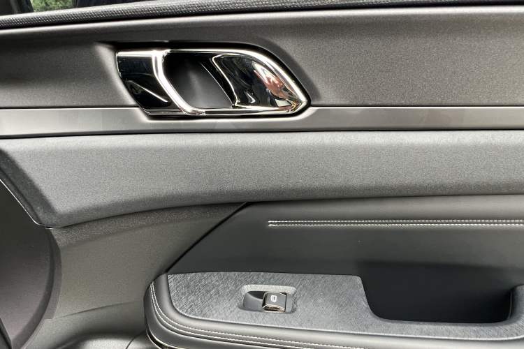 Used Lynk & Co 01 EM-P 2023 1.5TD EM-P Dawn Edition