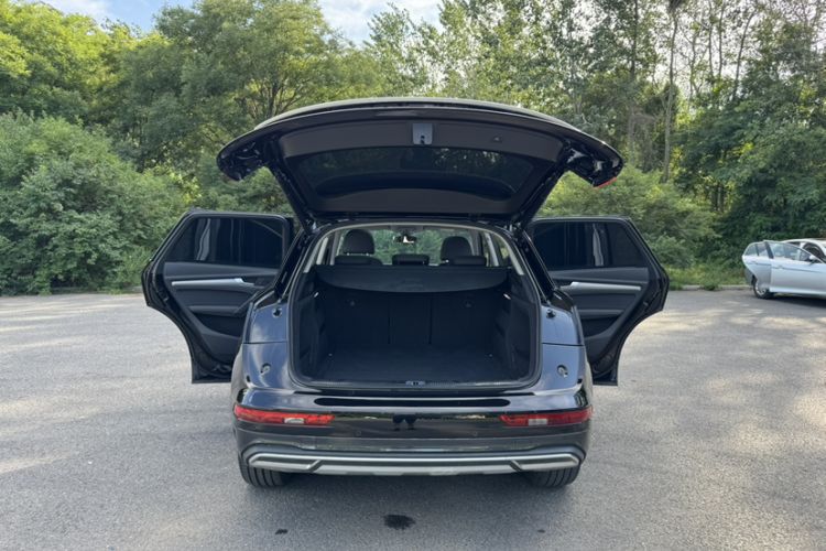 Used Audi Q5L 2022 40T Fashionable and Elegant Model
