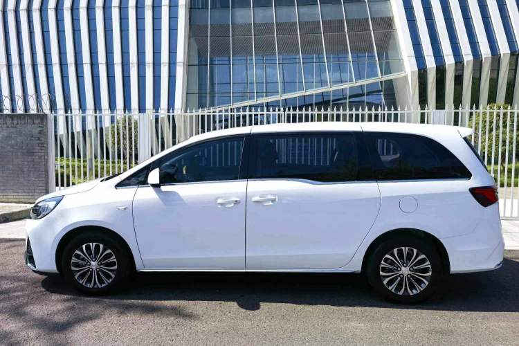 Used Buick GL8 2023 Land Executive Class Comfort Model
