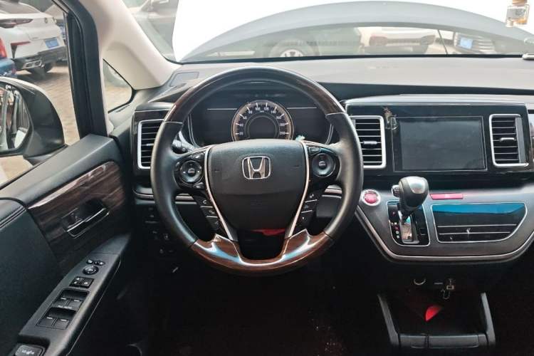 Used Honda Elysion 2016 2.4L Luxury Edition
