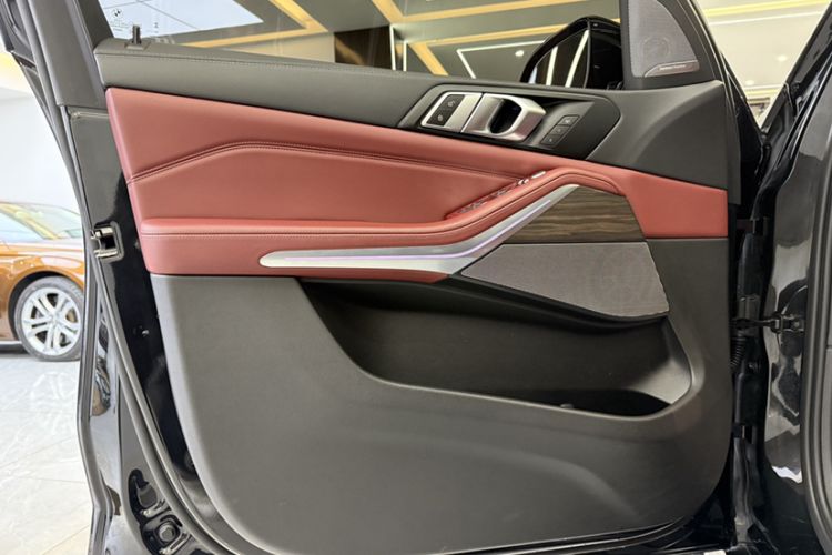 Used BMW X5 2022 xDrive 40Li M Sport Package
