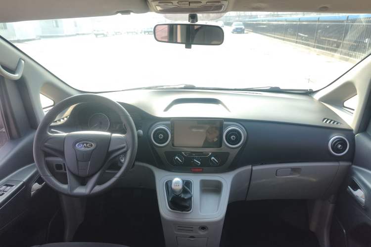 Used  M3 2018 1.6L Express Edition 7-Seater
