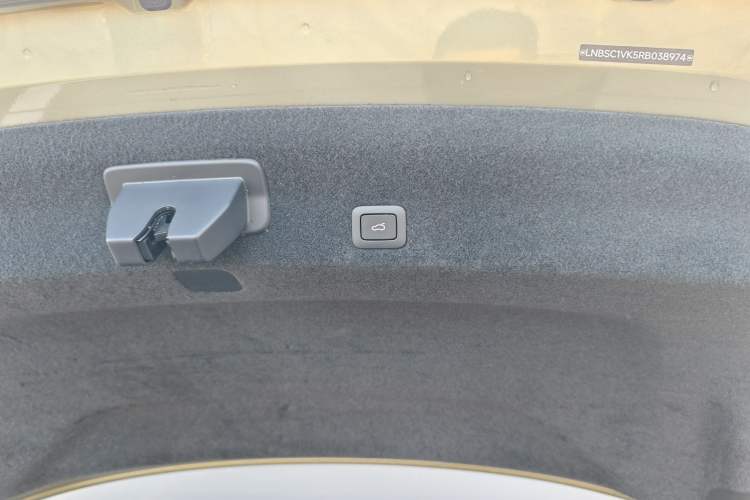 Used  SU7 2024 Rear-Drive Ultra-Long Range Advanced Pro-Level Intelligent Driving Version