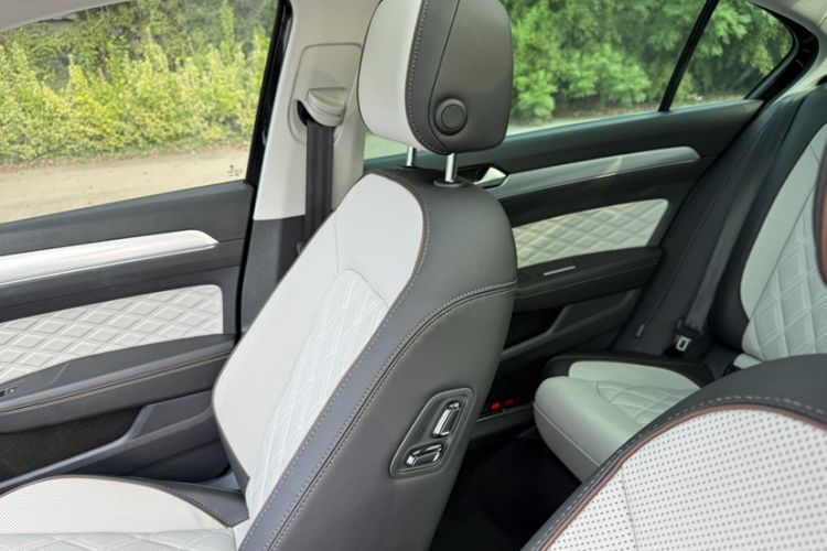 Used Volkswagen Magotan 2023 2 Million Units Limited-Edition 380TSI DSG Flagship Version
