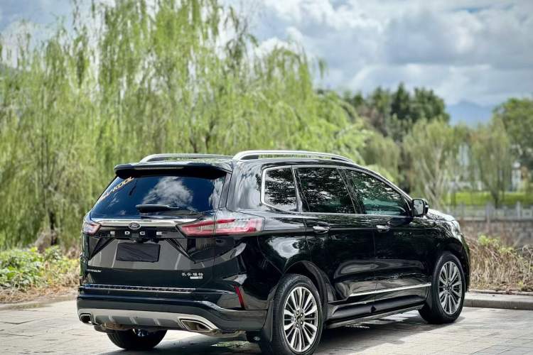 Used Ford Edge 2021 PLUS EcoBoost 245 Two-Wheel-Drive Titanium 7-Seater
