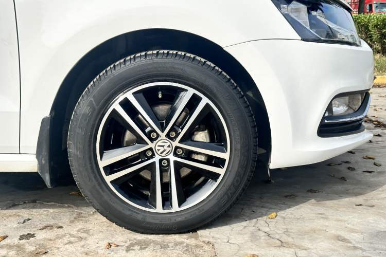 Used Volkswagen Polo 2016 1.6L Automatic Comfort Model
