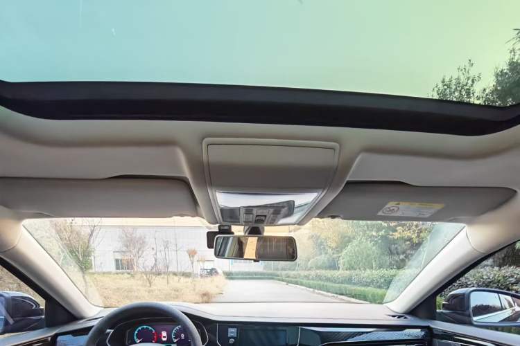 Used Volkswagen Passat 2019 330TSI Luxury Edition China VI Standard
