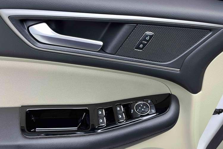 Used Ford Edge 2016 EcoBoost 245 Two-Wheel-Drive Titanium 5-Seater