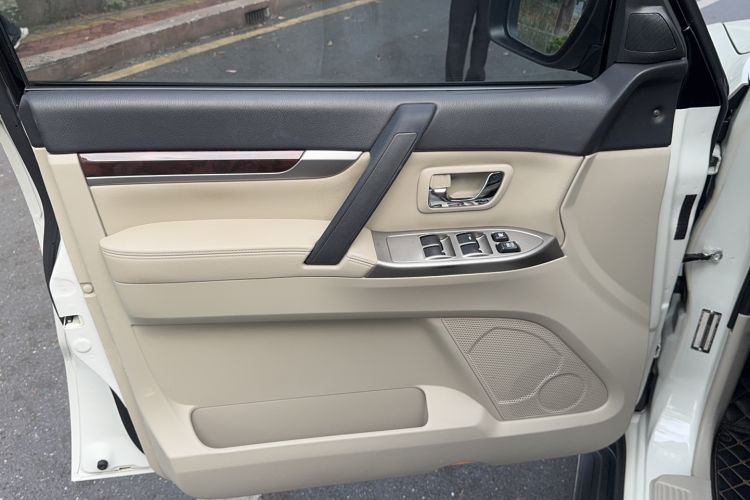 Used Mitsubishi Pajero 2017 V97 3.8L 5-Door GLS Model with Sunroof – Middle East
