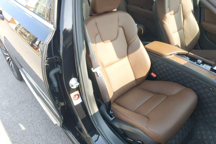 Used Volvo S90 2025 B5 Zhiyi Luxury Edition
