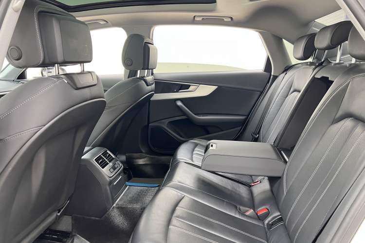 Used Audi A4L 2023 40 TFSI Fashion Dynamic Model
