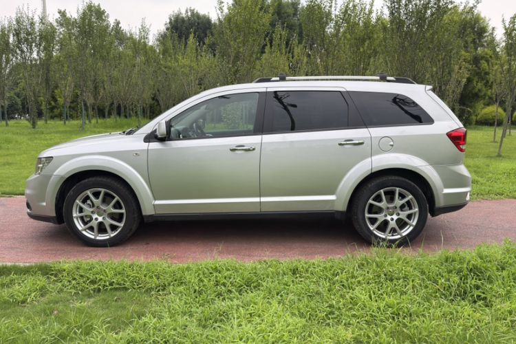 Used Dodge Journey 2013 2.4L Two-Wheel Drive Luxury Version
