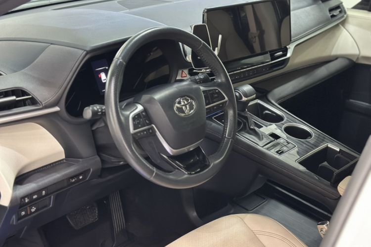 Used Toyota Sienna 2021 2.5L Hybrid Luxury Edition
