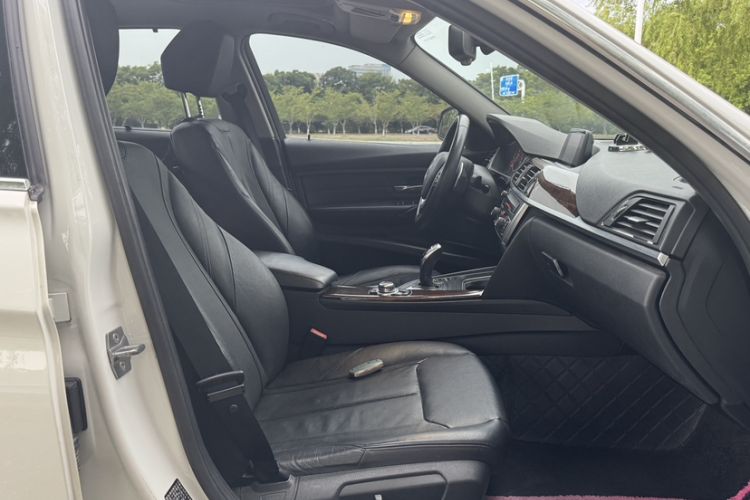 Used BMW 3 Series 2015 320Li Luxury Design Package
