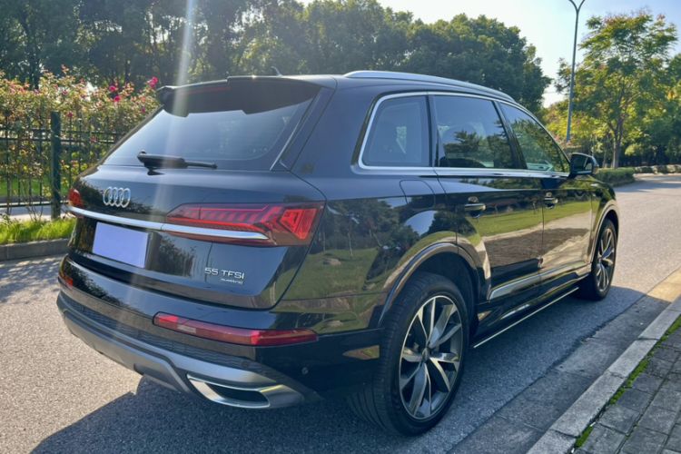 Used Audi Q7 2020 55 TFSI quattro S line sports model
