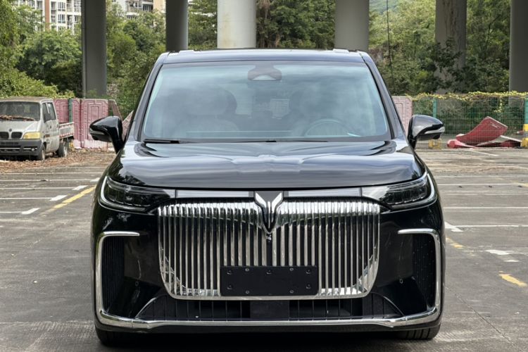 Used VOYAH Dream 2025 EV Four-Wheel Drive Flagship Kunpeng Edition
