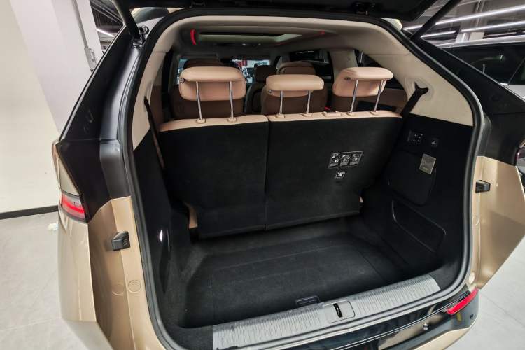 Used XPeng X9 2024 702 Ultra-Long Range Pro
