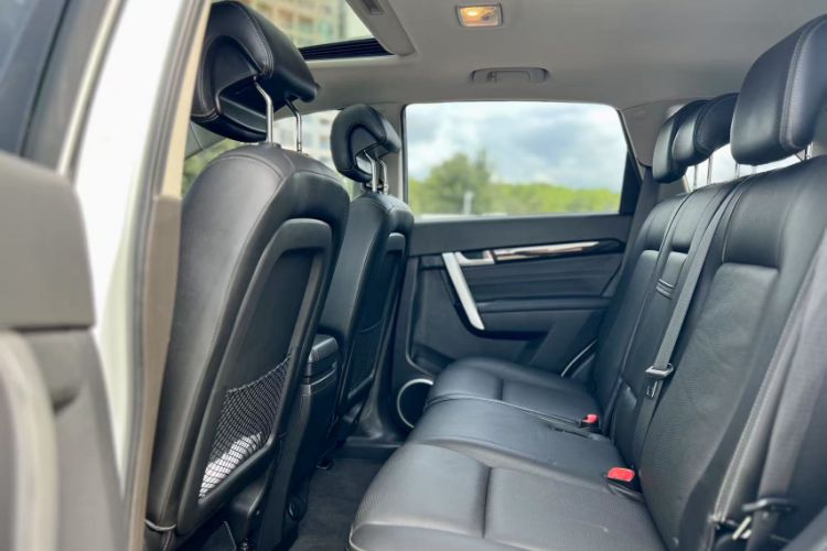 Used Chevrolet Captiva 2015 2.4L 4x4 Flagship Edition 7-Seater