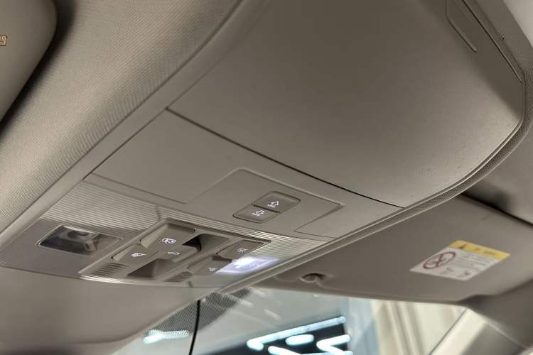 Used Volkswagen Tiguan L 2023 330TSI Automatic Two-Wheel Drive R-Line Enjoyment Edition
