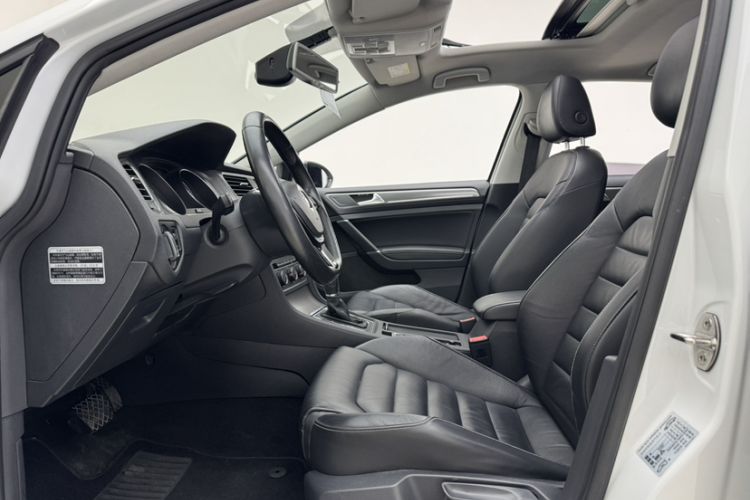 Used Volkswagen Golf 2016 230TSI Automatic Luxury Version
