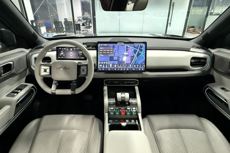 Used  Titanium 3 2025 501 km All-Wheel Drive Intelligent Driving Max Edition
