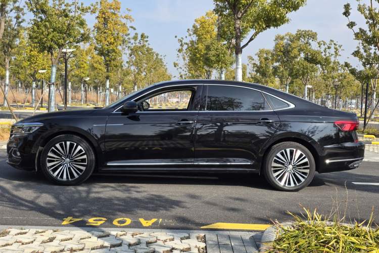 Used Volkswagen Passat 2020 330TSI Luxury Edition China VI
