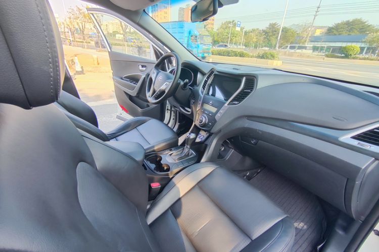 Used Hyundai Santa Fe 2013 2.4L Automatic Two-Wheel Drive Smart Version
