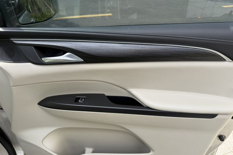 Used Buick GL8 2021 ES Landtrek 653T Comfort Edition