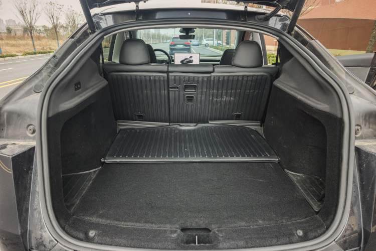 Used Tesla Model Y 2025 Rear-Wheel-Drive Version
