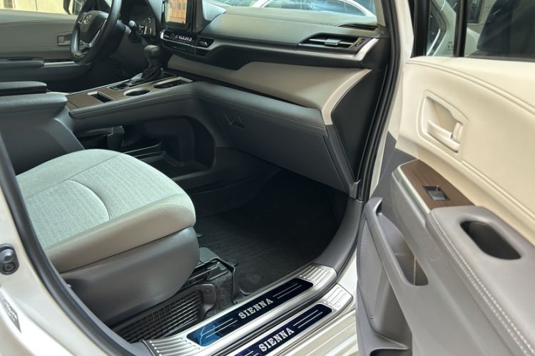 Used Toyota Sienna 2021 2.5L Hybrid Comfort Edition
