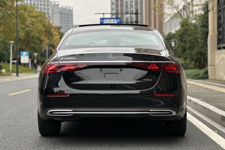 Used Mercedes-Benz E-Class 2025-Year Facelift E 260 L
