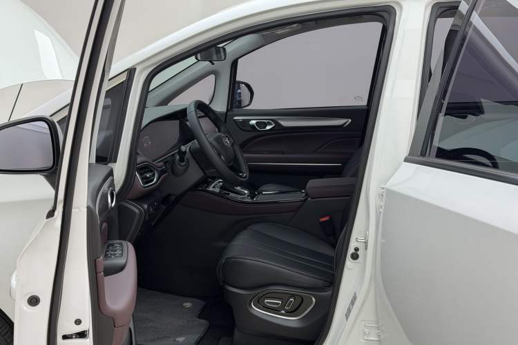 Used GAC Trumpchi M6 2023 PRO 270T DCT Luxury Edition