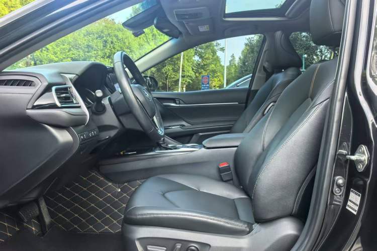 Used Toyota Camry 2021 2.0G Luxury Edition
