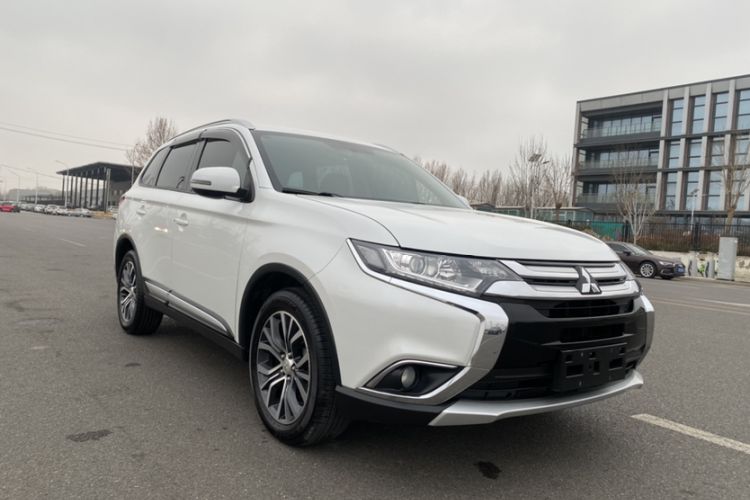 Used Mitsubishi Outlander 2018 2.0L Two-Wheel Drive Glory Edition 5 Seats